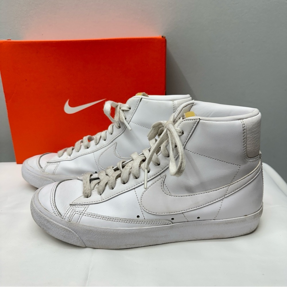 Nike Blazer mid ‘77 vintage triple white high top sneakers tennis shoes women 10